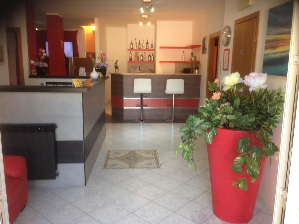 Perla Del Mare Affittacamere Campofelice Di Roccella Bagian luar foto