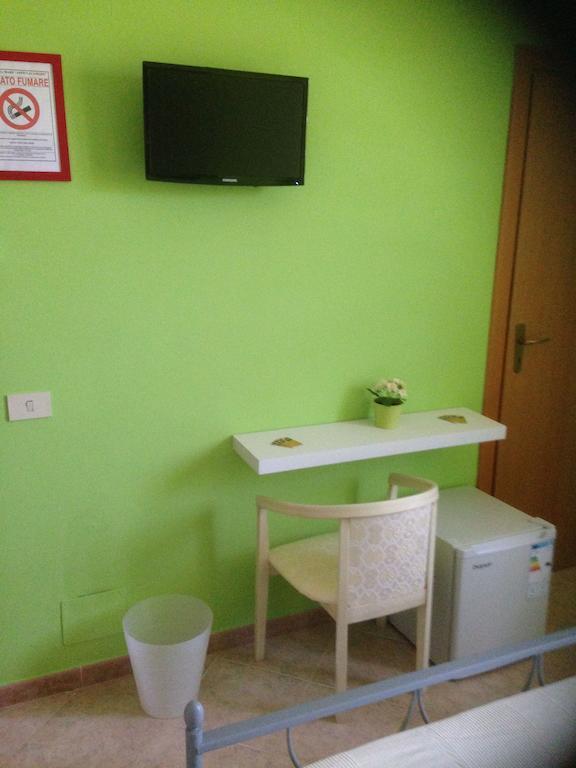 Perla Del Mare Affittacamere Campofelice Di Roccella Ruang foto