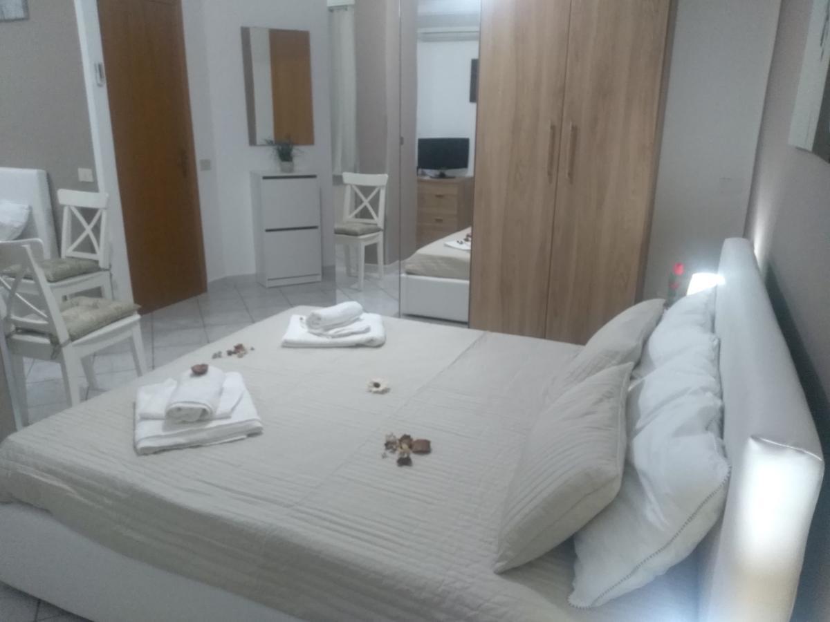Perla Del Mare Affittacamere Campofelice Di Roccella Bagian luar foto
